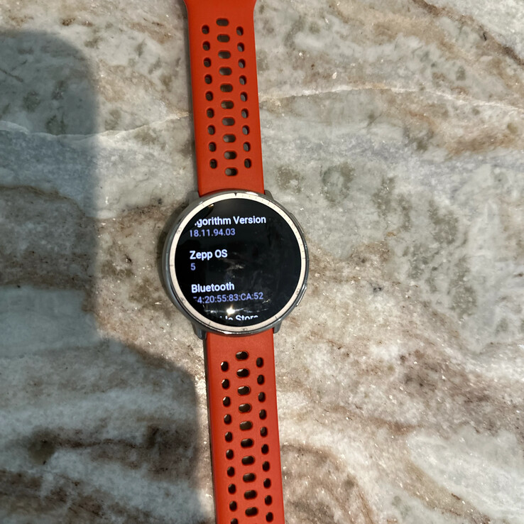 Uma foto de usuário mostrando que o smartwatch Active 2 funciona com o Zepp OS 5 após a última atualização. (Fonte da imagem: u/zztop81 via Reddit)