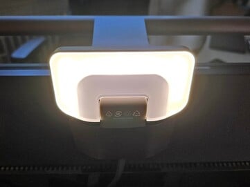 A função de luz de fundo pode ser ajustada em detalhes.