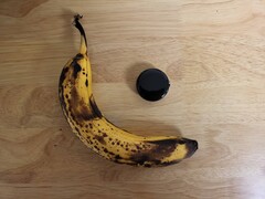 O Relógio Pixel com uma banana para balança. (Fonte de imagem: u/tagtech414)