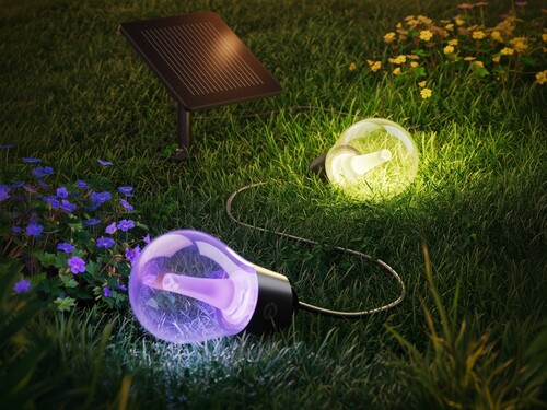 Govee Outdoor Solar String Lights com painel solar à mostra