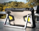 O Ulefone Armor Pad 5 Ultra é mais pesado do que muitos laptops. (Fonte da imagem: GSMArena)