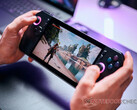 O AFMF 2.1 já está disponível no ROG Ally e no mais novo ROG Ally X, na foto. (Fonte da imagem: Notebookcheck)