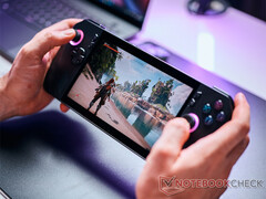 O AFMF 2.1 já está disponível no ROG Ally e no mais novo ROG Ally X, na foto. (Fonte da imagem: Notebookcheck)