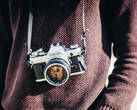 A Canon parece estar considerando uma câmera sem espelho baseada no design da Canon AE-1, que se tornou popular entre os amadores. (Fonte da imagem: The Canon Camera Museum)