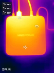 Minisforum AI X1 durante o teste de estresse (lado superior)
