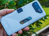 O ROG Phone 7 Ultimate pode ser substituído em breve por um sucessor equipado com o Snapdragon 8 Gen 3. (Fonte da imagem: Notebookcheck)