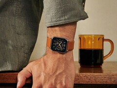 O relógio MTPM305LC-1AV da Casio (na foto) já está disponível nos EUA. (Fonte da imagem: Casio)