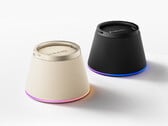 O alto-falante se fixa magneticamente na parte traseira de um celular com carregamento sem fio, incluindo iPhones, e o sustenta como um suporte.