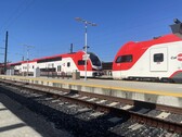 EMUs Caltrain estacionadas (Stadler Kiss) esperando para entrar em serviço durante a Display Week em maio de 2024 (Fonte da imagem: Andreas Sebayang)