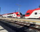 EMUs Caltrain estacionadas (Stadler Kiss) esperando para entrar em serviço durante a Display Week em maio de 2024 (Fonte da imagem: Andreas Sebayang)