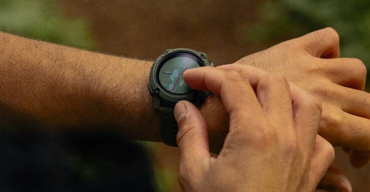 O Coros Nomad apresenta um visor MIP, que está se tornando menos comum na Garmin. (Fonte da imagem: Coros)