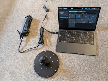 Sermoon S1 conectado a um MacBook Air com tema no toca-discos Creality (vendido separadamente)