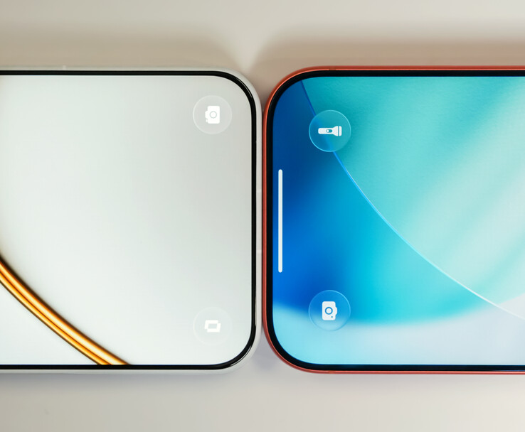 O OnePlus 15T (à esquerda) em comparação com o iPhone 17 Pro (à direita).