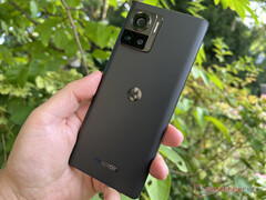 O Motorola Edge 30 Ultra só vem em uma única configuração de memória. (Fonte de imagem: NotebookCheck)