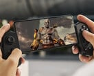 O smartphone Android de última geração, modelo de ponta, conseguiu emular melhor os jogos testados. Na foto: God of War 3 sendo emulado em um smartphone (imagem editada).