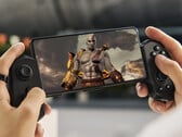 O smartphone Android de última geração, modelo de ponta, conseguiu emular melhor os jogos testados. Na foto: God of War 3 sendo emulado em um smartphone (imagem editada).