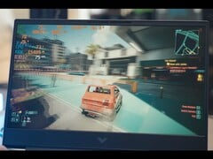 Jogabilidade de Cyberpunk 2077 em execução no HP Victus com GPU RTX 5050 em configurações médias de 1080p (Fonte da imagem: Dawid Does Tech Stuff/YouTube)