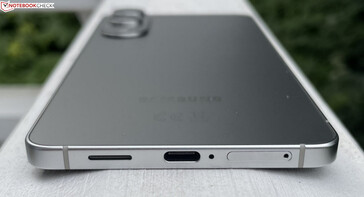Parte inferior: alto-falante, USB-C 3.2 Gen.1, microfone, dual-SIM