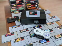 O console Polymega pode jogar jogos originais PS1, NES, Super Nintendo e até Sega Saturn (Imagem: Polygon)