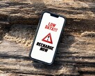 tela do iPhone mostrando uma mensagem de aviso persistente de baixa recarga de dados. (Fonte da imagem: Arpit Brandings via Pexels, modificado)