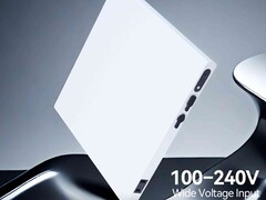 O Nomad N1 é um banco de energia de estado sólido plano com tomada CA (Fonte da imagem: Nomad)