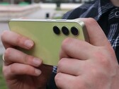 O Galaxy A55 possui um sistema de câmera tripla na parte traseira. (Fonte: Bilibili)