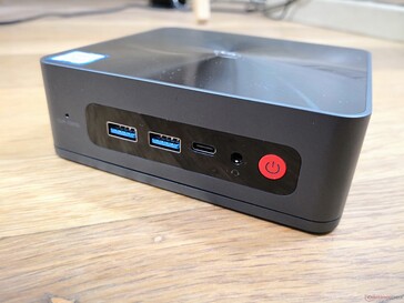 Frente: Botão de reset CMOS, 2x USB-A, USB-C c/ DisplayPort, áudio combinado de 3,5 mm, botão de alimentação