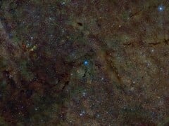 Uma imagem composta que mostra uma seção do meio interestelar com raios X para enxofre (Fonte da imagem: DSS, DECaPS, eRosita e NASA; cortada)