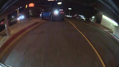 Tesla proprietário assediado por motoristas de caminhão Ford e Chevy (imagem: WhamBaamTeslacam/YouTube)