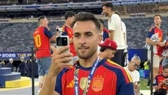 Um dos campeões mundiais está utilizando o Honors Robot Phone após sua vitória na Copa do Mundo de 2026.