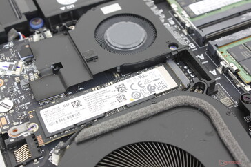 Slot primário M.2 2280 PCIe5 x4 (com o dissipador de calor removido)