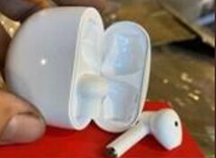 Os supostos &quot;AirPods&quot; apreendidos pela Alfândega dos EUA. (Imagem: USCPB)