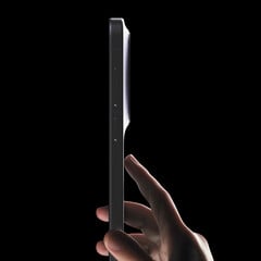A Vivo montou os botões de hardware do X300 relativamente altos no lado direito. (Fonte da imagem: Han Bo Xiao - editado) 