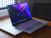 Dois dos seis SKUs do Asus ROG Zephyrus G14 2024 já estão disponíveis para compra (Fonte da imagem: NotebookcheckReviews no YouTube)