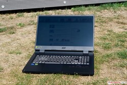 Acer Nitro 5 AN517-55-738R à luz do sol