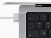O MacBook Pro 16 só pode ser carregado rapidamente através do cabo MagSafe 3, por enquanto. (Fonte da imagem: Apple)