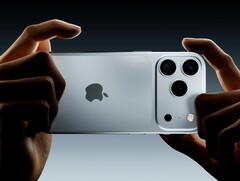 O Apple iPhone 17 Pro pode dispensar totalmente o slot para cartão SIM. (Fonte da imagem: AppleTrack)