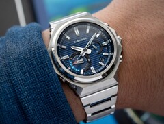 Os relógios G-Shock GST-B1000D da Casio (GST-B1000-2A na foto) já estão disponíveis nos EUA. (Fonte da imagem: Casio)