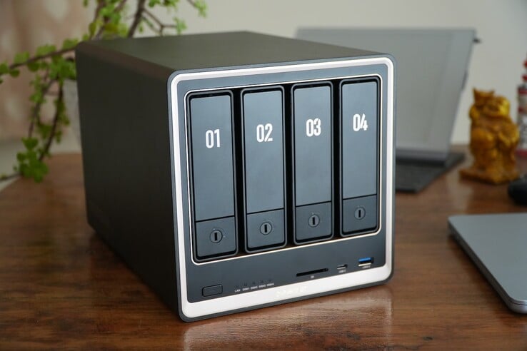 O Ugreen NASync DXP4800 GT é um NAS de 4 compartimentos