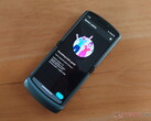 O Razr 5G tem um suporte de software pior do que alguns smartphones LG. (Fonte de imagem: NotebookCheck)