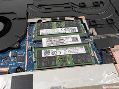 2x SODIMM sob uma capa