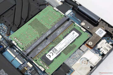 Slots acessíveis 2x SODIMM