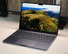 A comparação da Microsoft com o MacBook Air não é exatamente justa (Fonte da imagem: Notebookcheck)