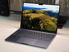 A comparação da Microsoft com o MacBook Air não é exatamente justa (Fonte da imagem: Notebookcheck)