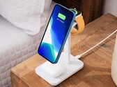 O Apple iPhone 13 e o iPhone 14 agora também carregam em carregadores Qi2 com 15 watts. (Imagem: Twelve South)