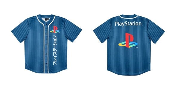 A camisa do PlayStation tem a palavra PlayStation escrita em silabário Katakana. (Fonte da imagem: PlayStation)