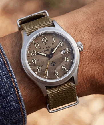 O Timex TW2Y89500 vem com um mostrador em camuflagem bege