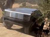 O Tesla Cybertruck fez um grande show ao subir a inclinação do Hollister Hill Stair Step durante um recente teste off-road. (Fonte da imagem: @stretch_thecj2l no Instagram)