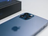 O iPhone 12 Pro supera a nota 20 Ultra da Samsung graças a seu novo chipset biônico A14. (Fonte da imagem: Salman Majeed)
