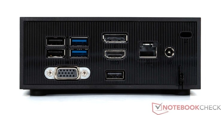 Parte traseira: 3x USB-A 2.0, 2x USB-A 3.2 Gen 1, VGA, DisplayPort, HDMI, LAN 2,5-G, conexão de energia, conexão de trava Kensington